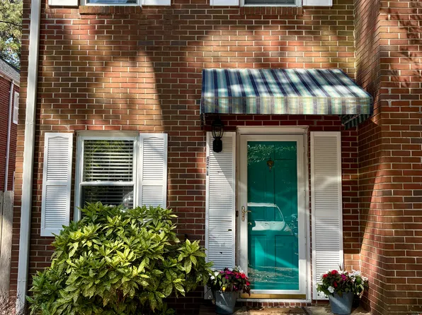 2249 Kendall St #B, Virginia Beach, VA 23451