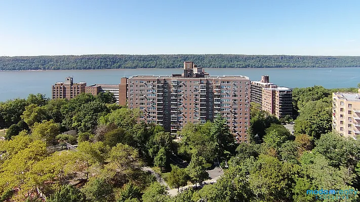 Sold by Moda Realty | media 2