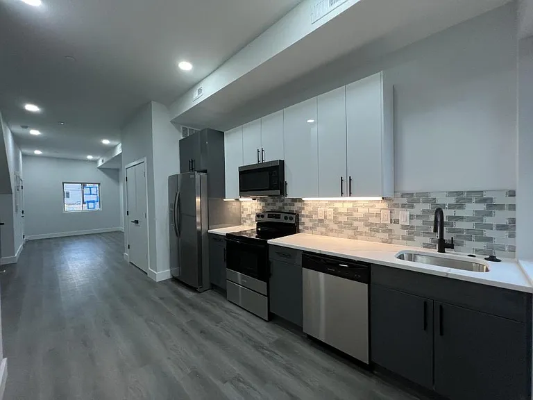 2439 N Marshall St — Photo 9