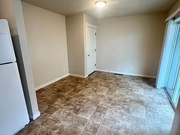 3rd image of 114 SE Roosevelt Ave #&-2
