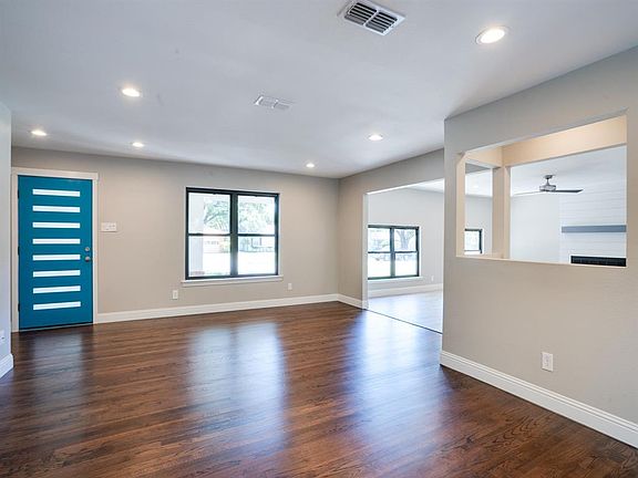 3rd image of 2915 Lavita Ln