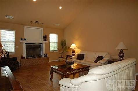 3rd image of 395 Woodstock Dr