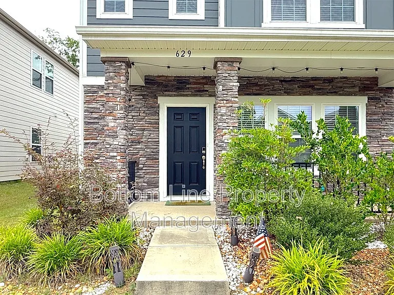 629 Cranford Dr — Photo 2