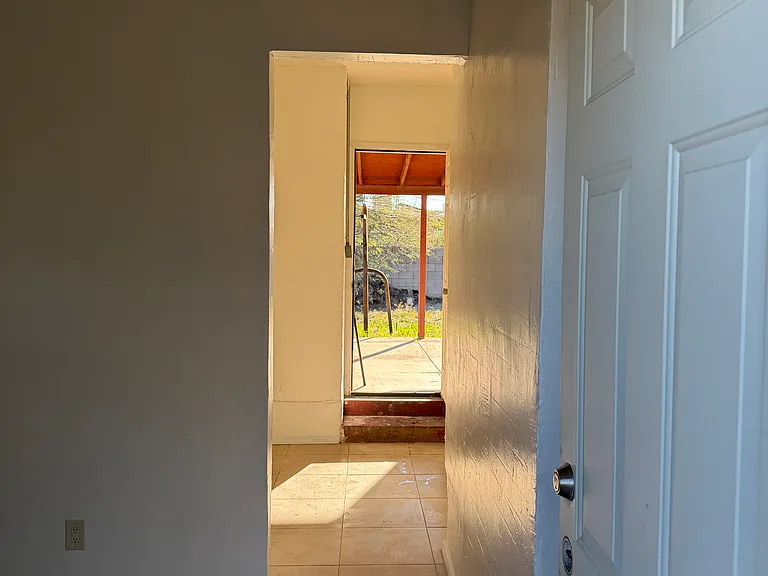 2226 N Los Altos Ave — Photo 4