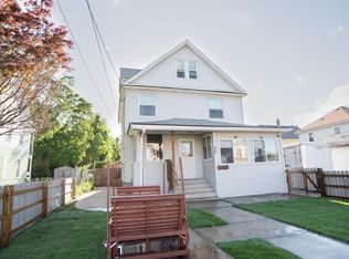 35 Lynwood Ave, Holyoke, MA 01040