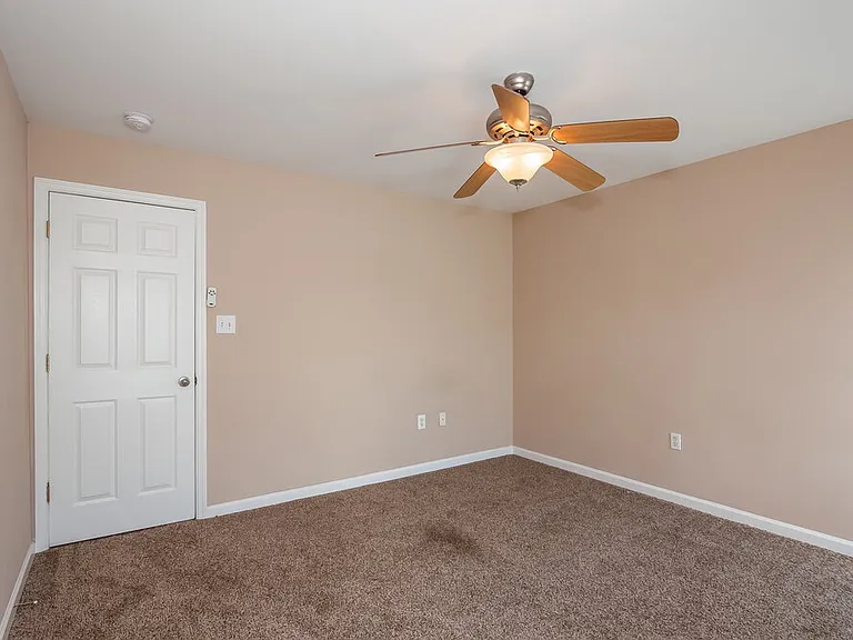 906 Houston Heights Rd — Photo 13