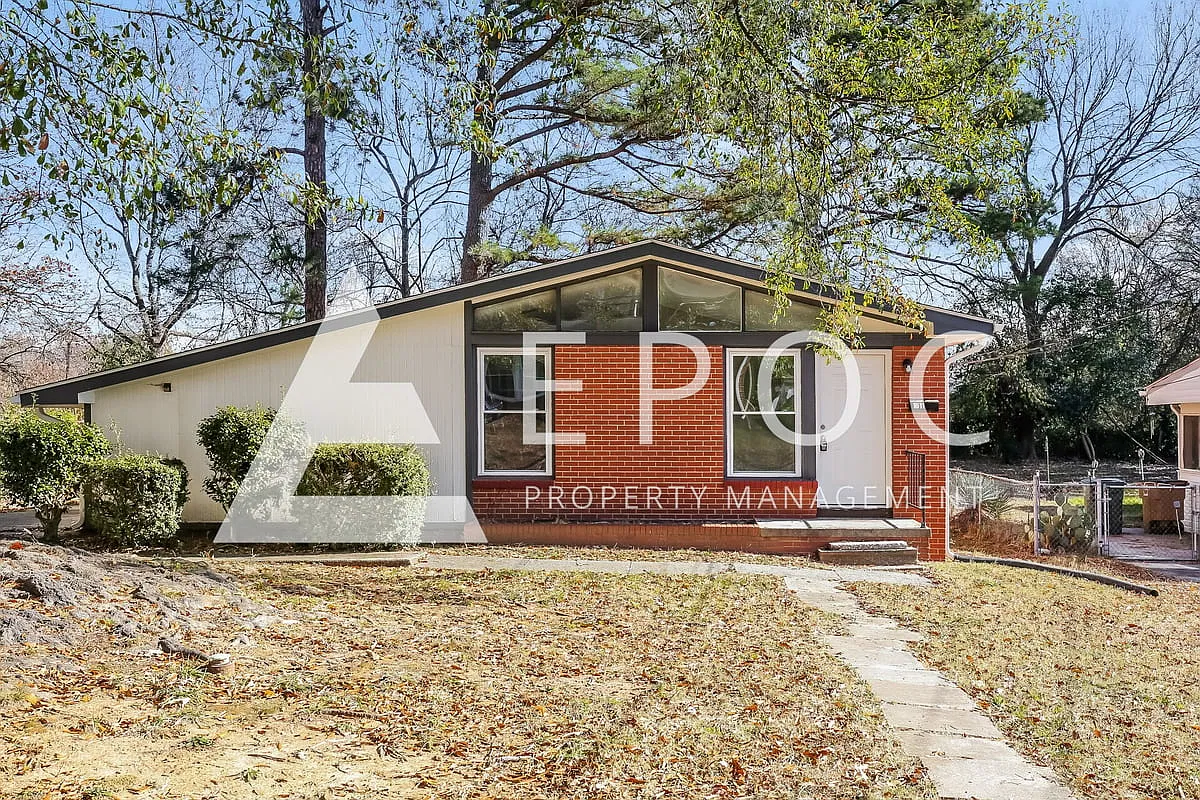 1611 Dunbar St — Photo 1