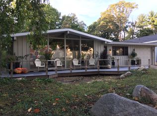 406 E Clay St, New Buffalo, MI 49117