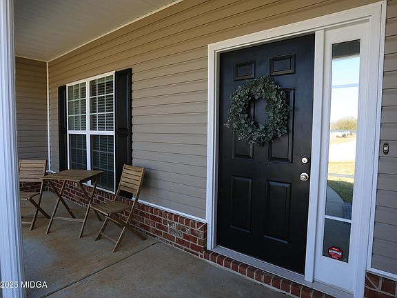 5th image of 327 Lovorn Cir