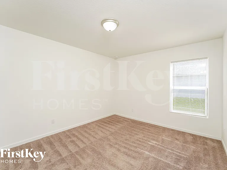 1481 SW Kamchatka Ave — Photo 12