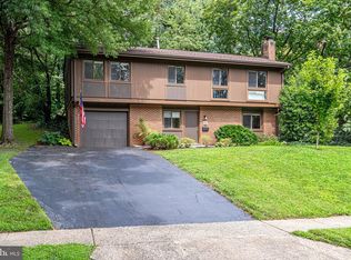8832 Burbank Rd, Annandale, VA 22003