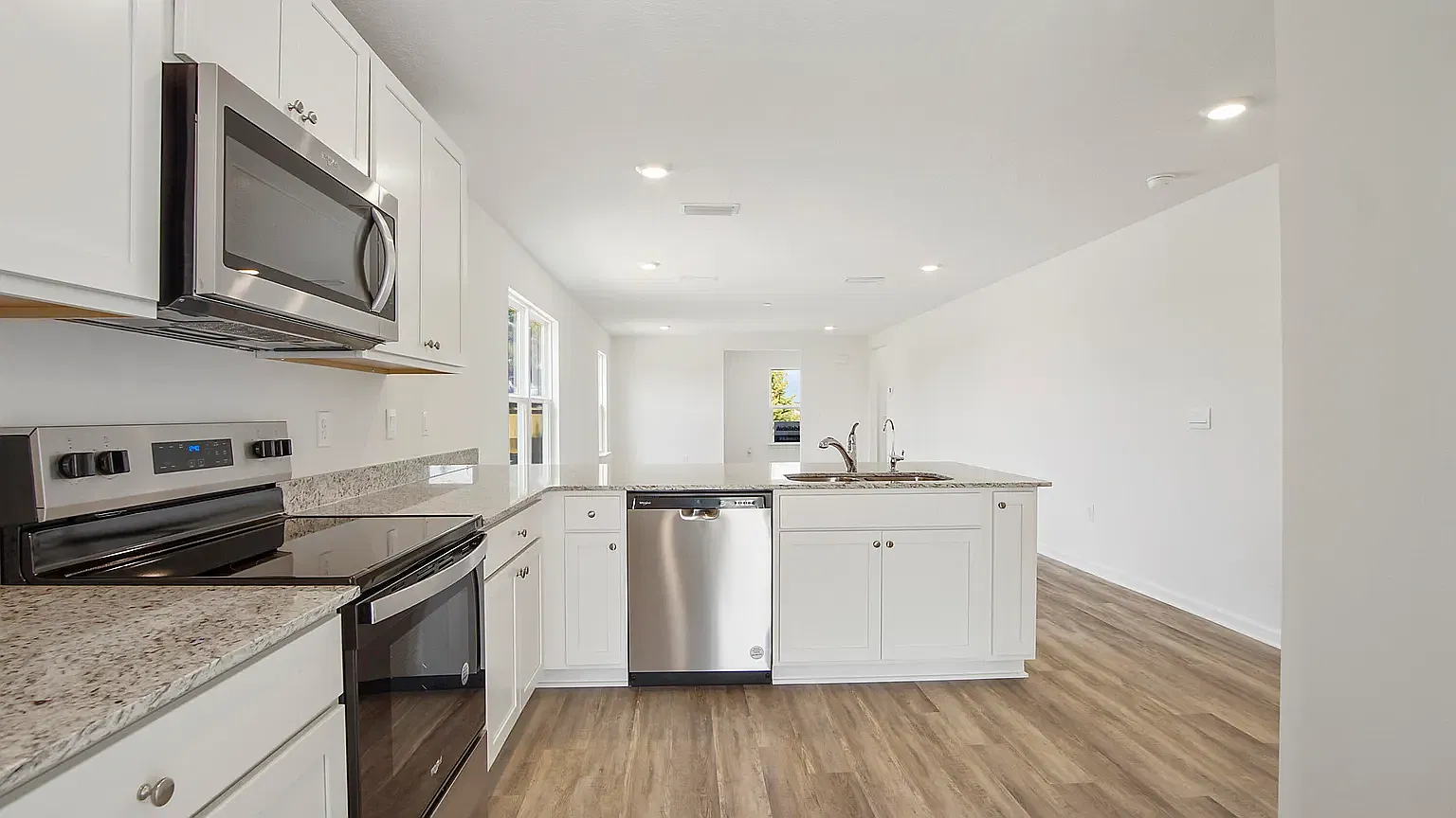 4 bed, 2.5 bath, 1963 sqft, $2,500 — Photo 4