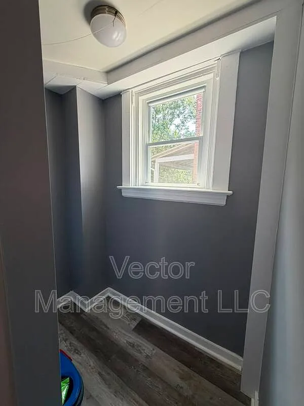 2 bed, 1.0 bath, 850 sqft, $1,600 — Photo 3