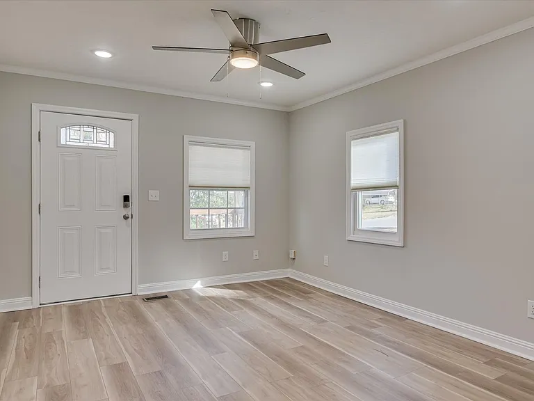 2818 Hazel St — Photo 7