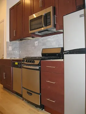 Rented by Tower Brokerage | media 19