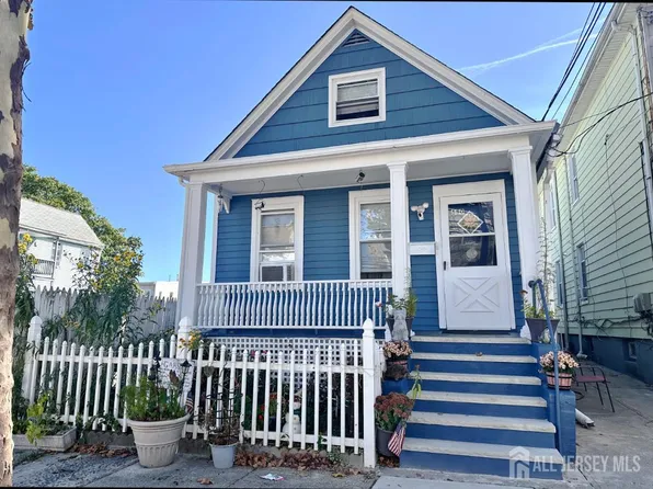 680 Charles St, Perth Amboy, NJ 08861