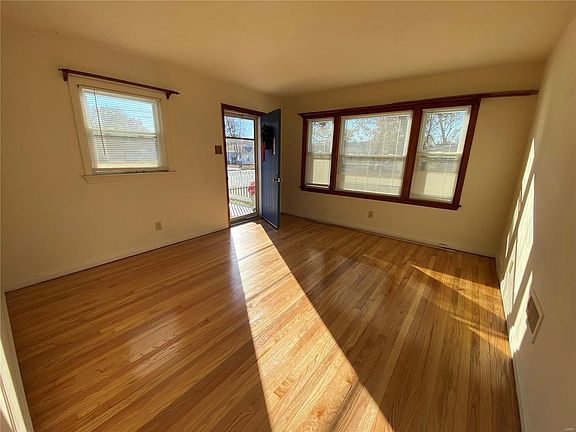 2nd image of 992 Kinstern Dr