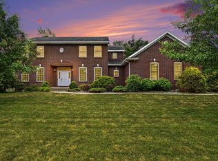 606 Shirewood Ln, Midland, MI 48642