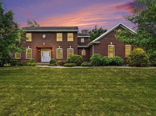 606 Shirewood Ln, Midland, MI 48642