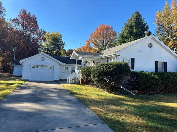 111 Center St, Wilsonville, IL 62093