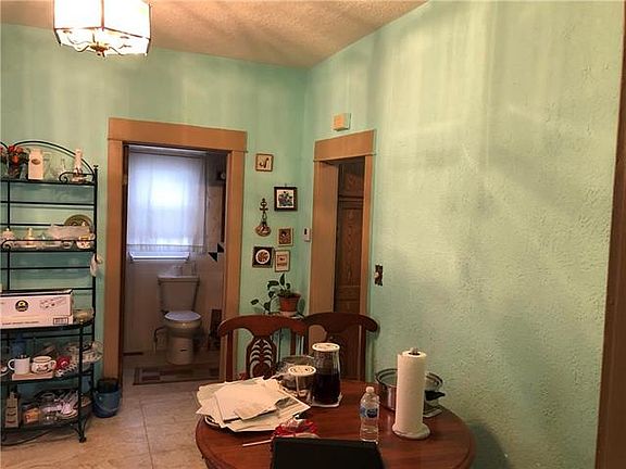 4th image of 135 Oakley Ave