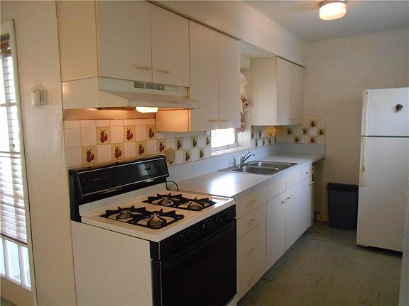 4th image of 8219 SE Camellia Dr