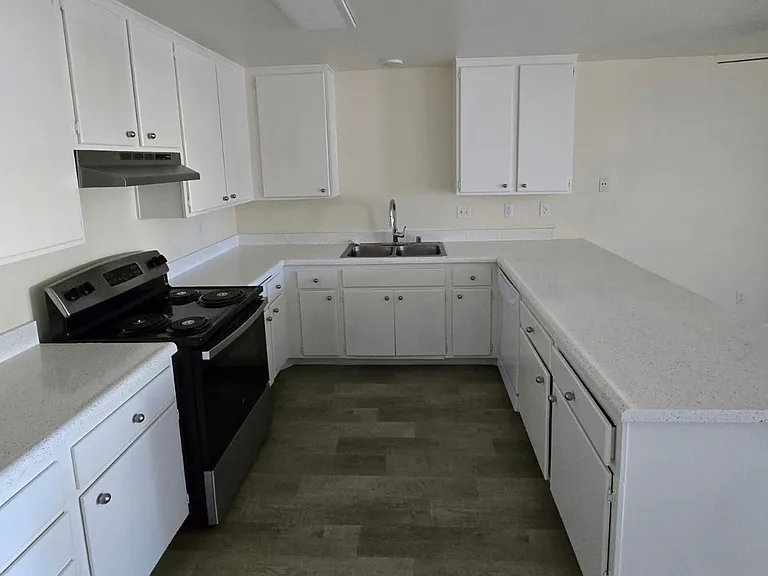 Highland View Apartments — Photo 22