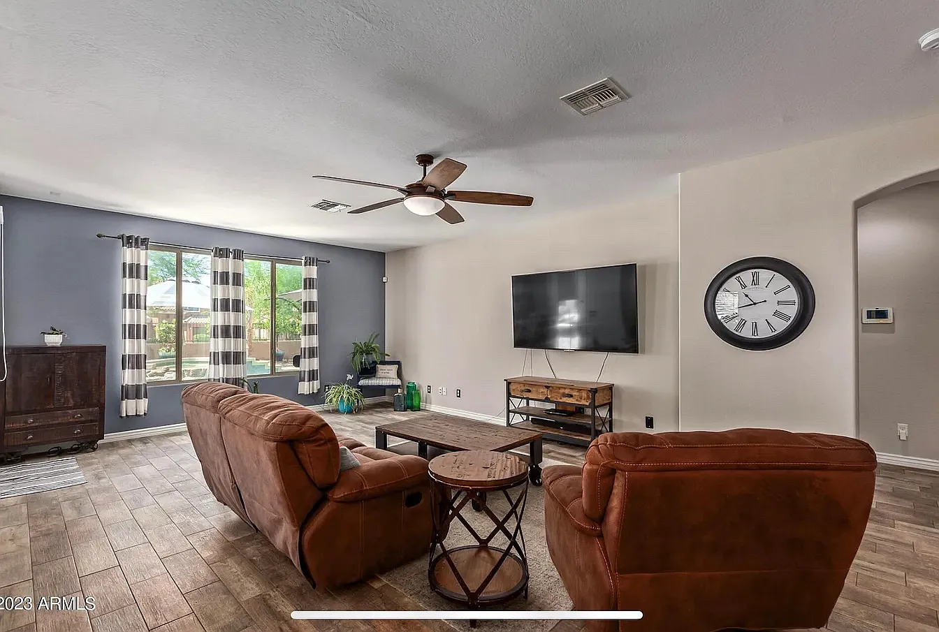 5 bed, 3120 sqft, $3,600 — Photo 3