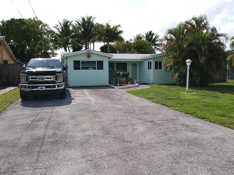 1st image of 4581 SW 35th Ave