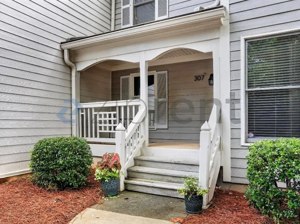307 Hollyfax Cir, Sandy Springs, GA 30328