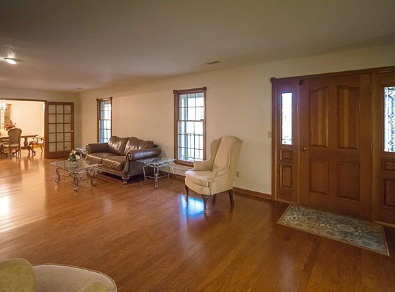 3rd image of 944 Iron Mountain Dr