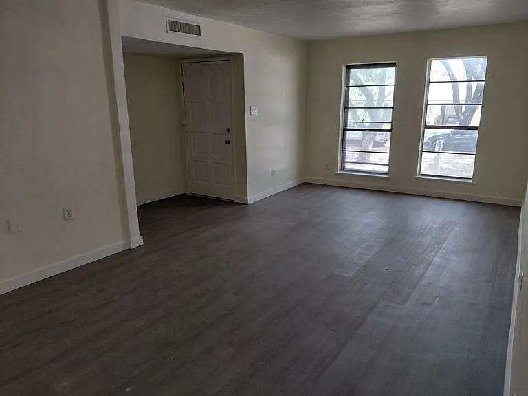 3314 Excalibur Cir — Photo 5