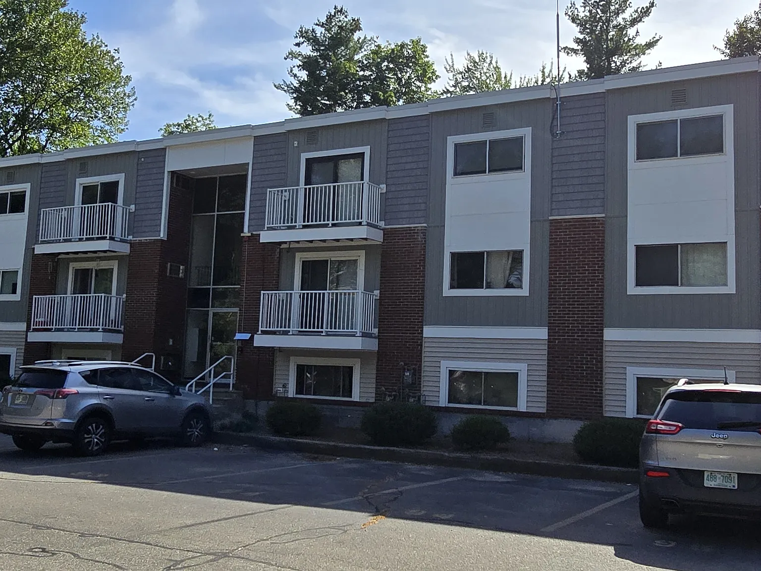 2 bed, 859 sqft, $2,100 — Photo 1