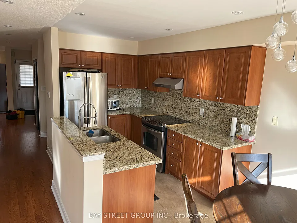 49 Walkview Cres