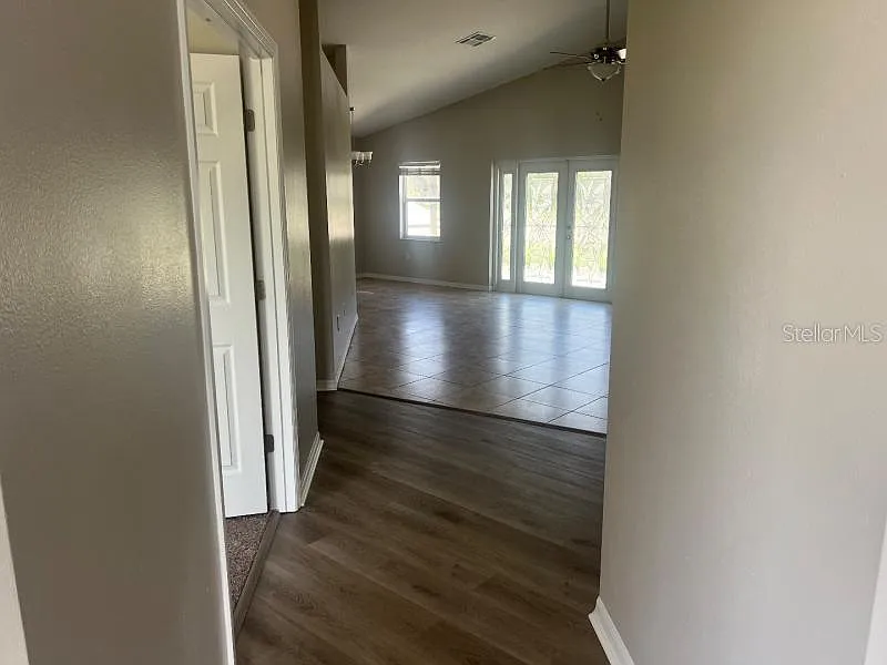 3 bed, 2.0 bath, 1412 sqft, $2,400 — Photo 4