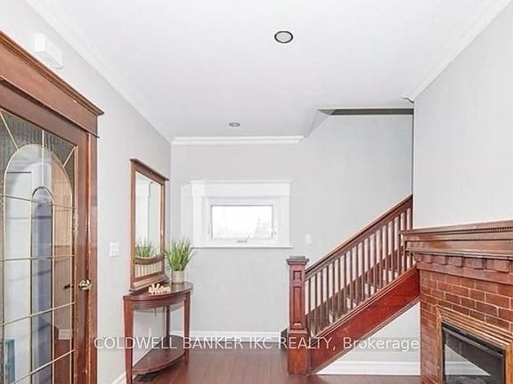 2nd image of 118 Denistoun St