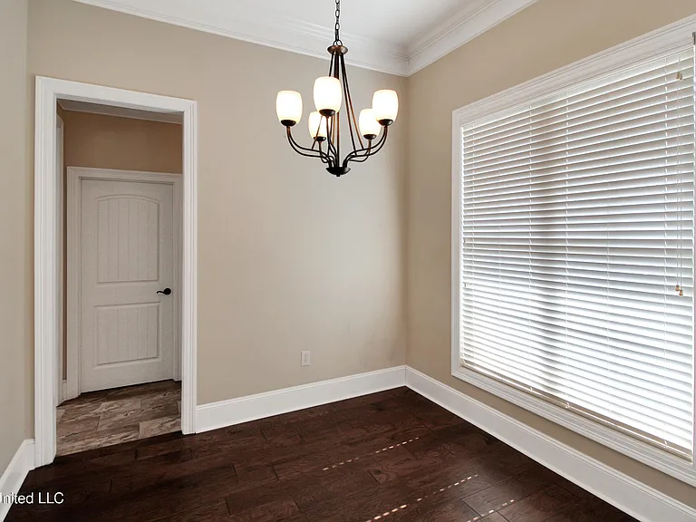 114 Huber St — Photo 9