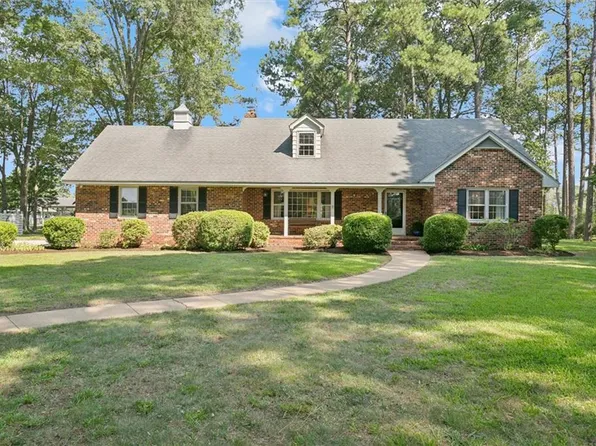 41 W Sandy Point Rd, Poquoson, VA 23662