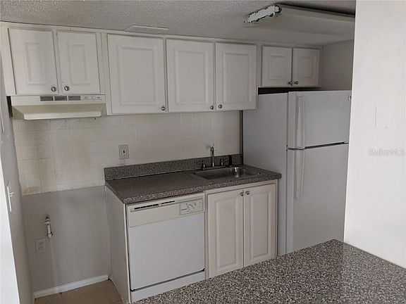 5th image of 115 Oyster Bay Cir APT 340