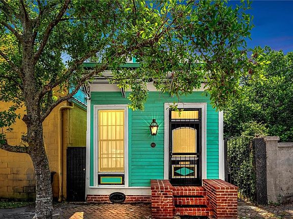 2nd image of 912 Frenchmen St