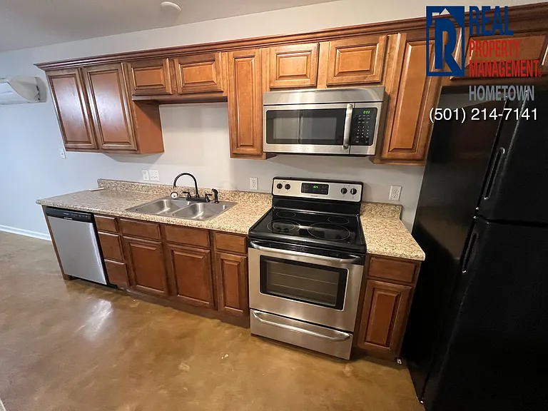 226 E Maple St — Photo 4