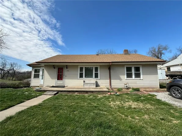 2204 Huntoon Rd, Saint Joseph, MO 64505