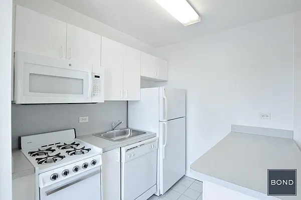 Rented by Bond New York | media 9