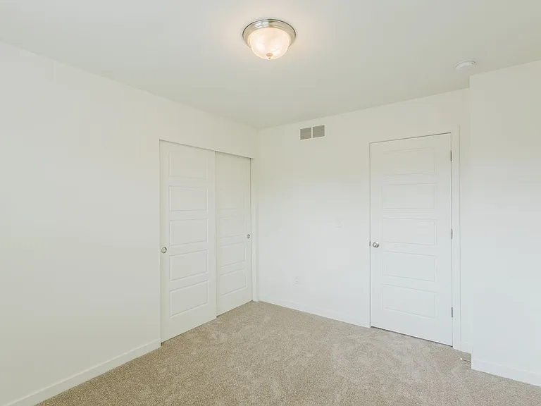 2656 Champagne Ave — Photo 26