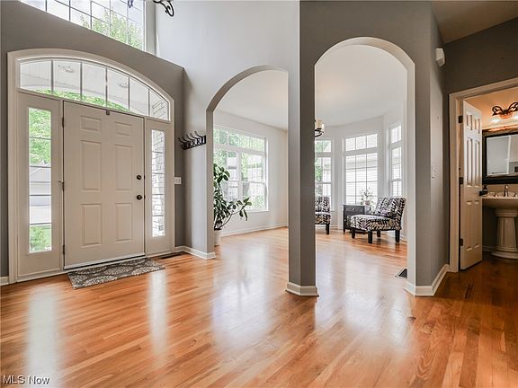 3rd image of 32850 Sorrento Ln