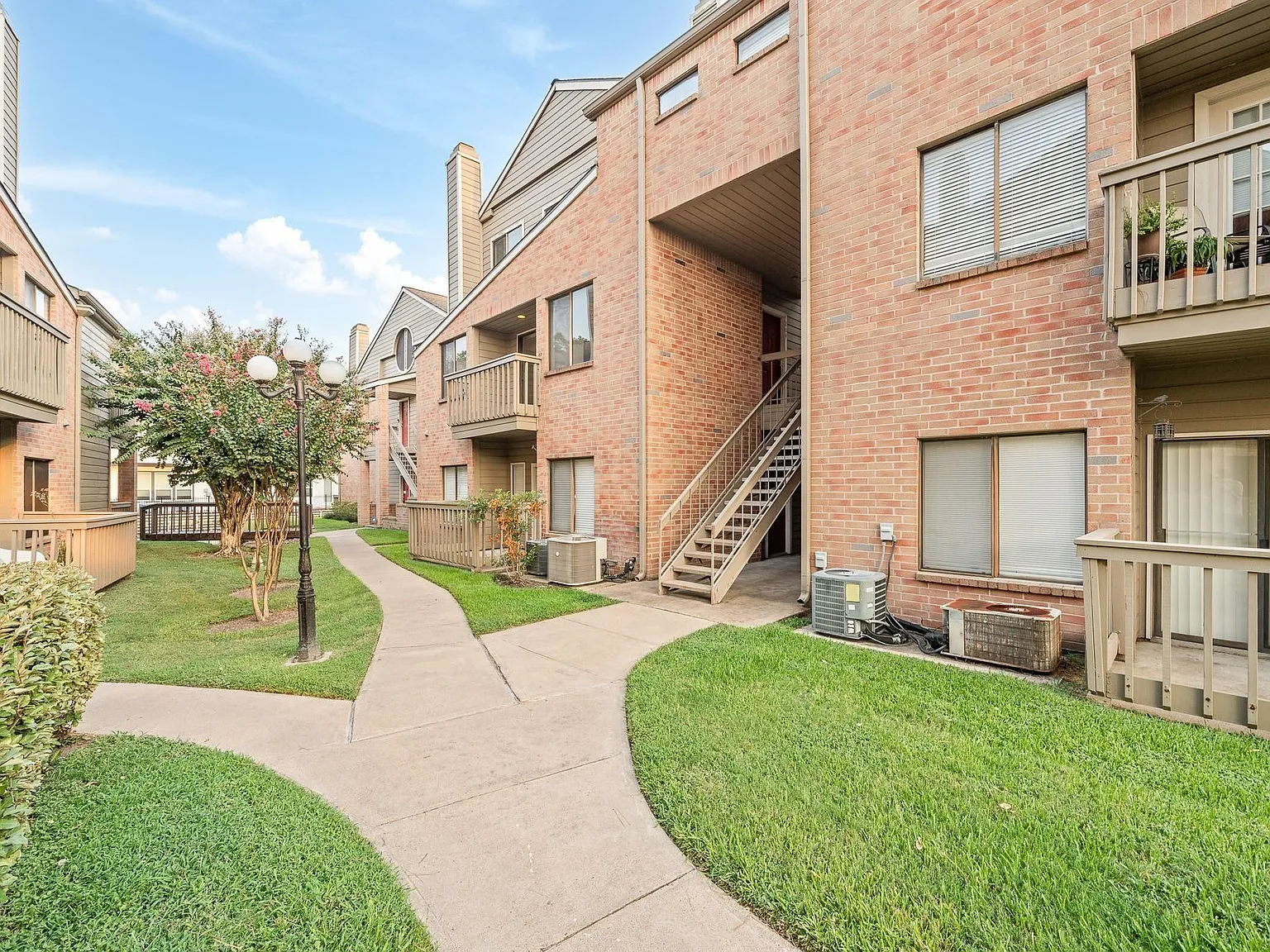 2 bed, 2.5 bath, 1488 sqft, $1,600 — Photo 4