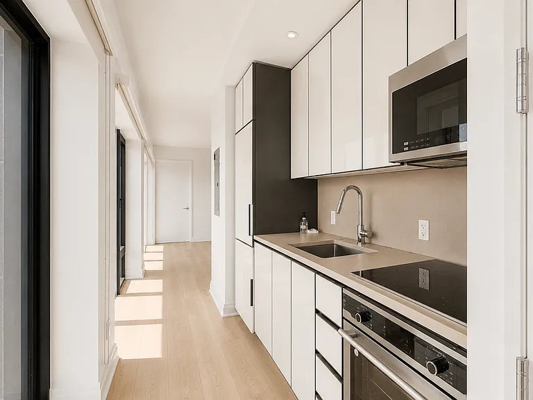 10-25 Jackson Ave #10A — Photo 7