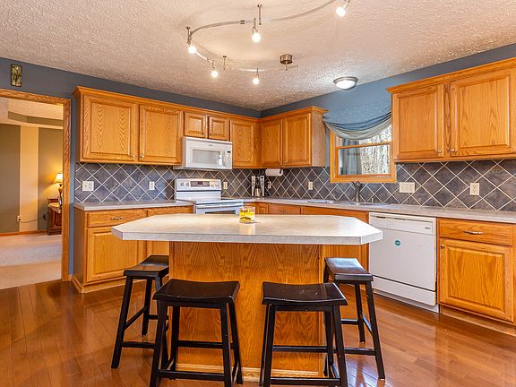 5th image of 249 Ravenshollow Dr