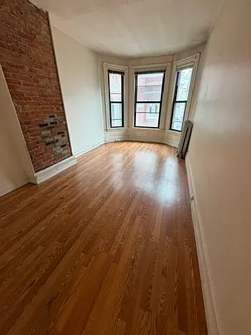 16 Isabella St #2