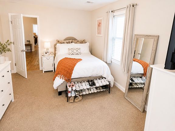 3rd image of 389 W Broadway APT 3